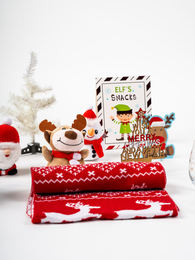 Regalos promocionales personalizados para Navidad: kits corporativos, accesorios temáticos y empaques personalizados.